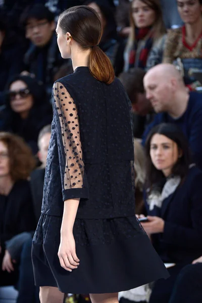 Look 12